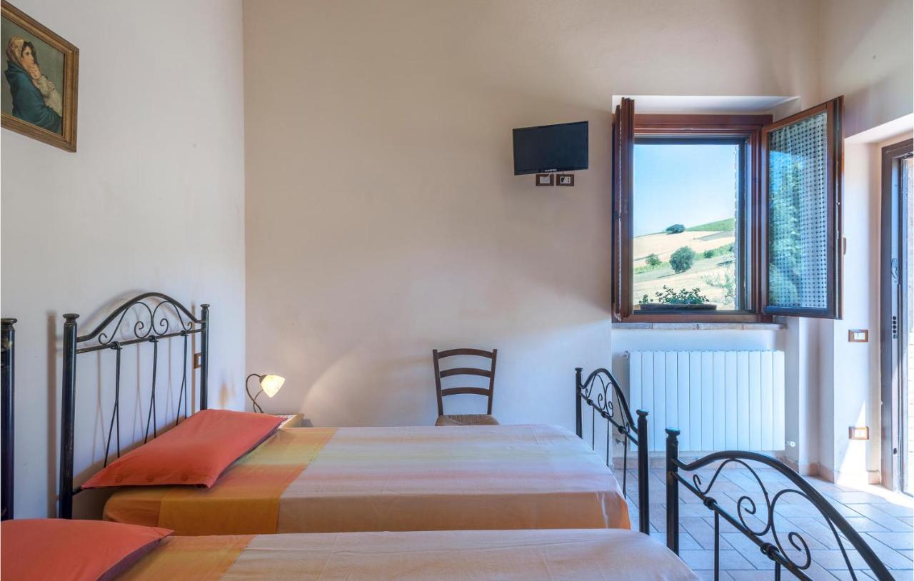 Awesome Home In Tolentino With 6 Bedrooms, Wifi And Outdoor Swimming Pool photo