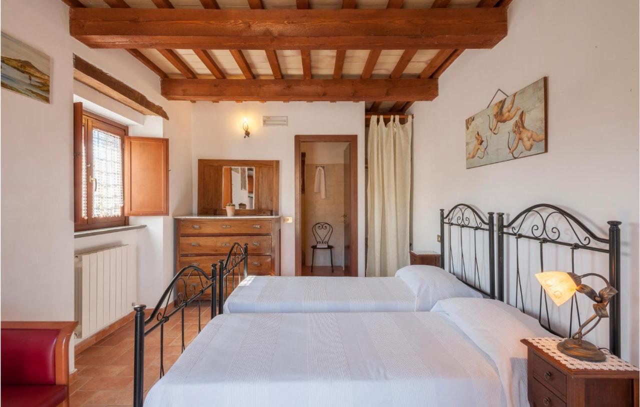 Awesome Home In Tolentino With 6 Bedrooms, Wifi And Outdoor Swimming Pool photo