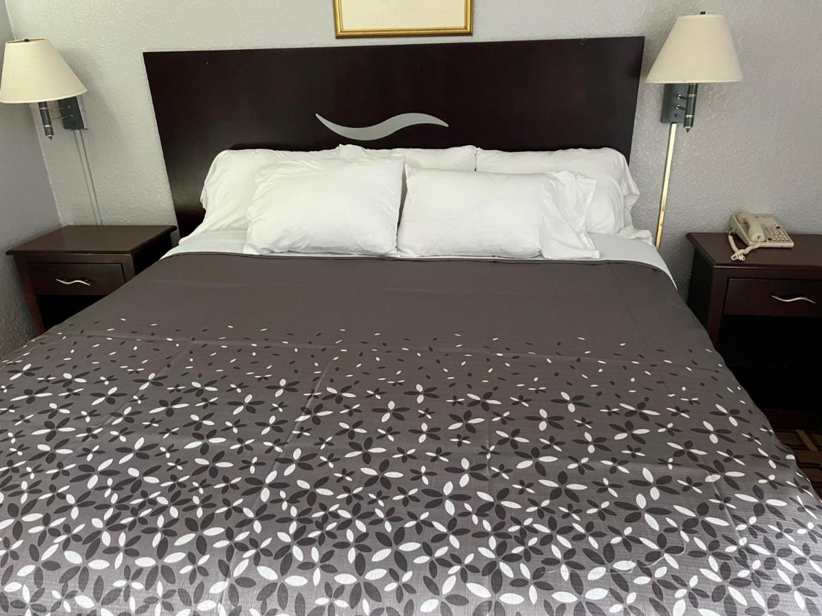 Budget Inn — photo 9