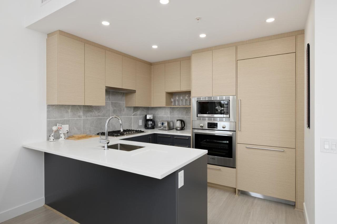 Lovely 2-bedroom condo in Vancouver photo