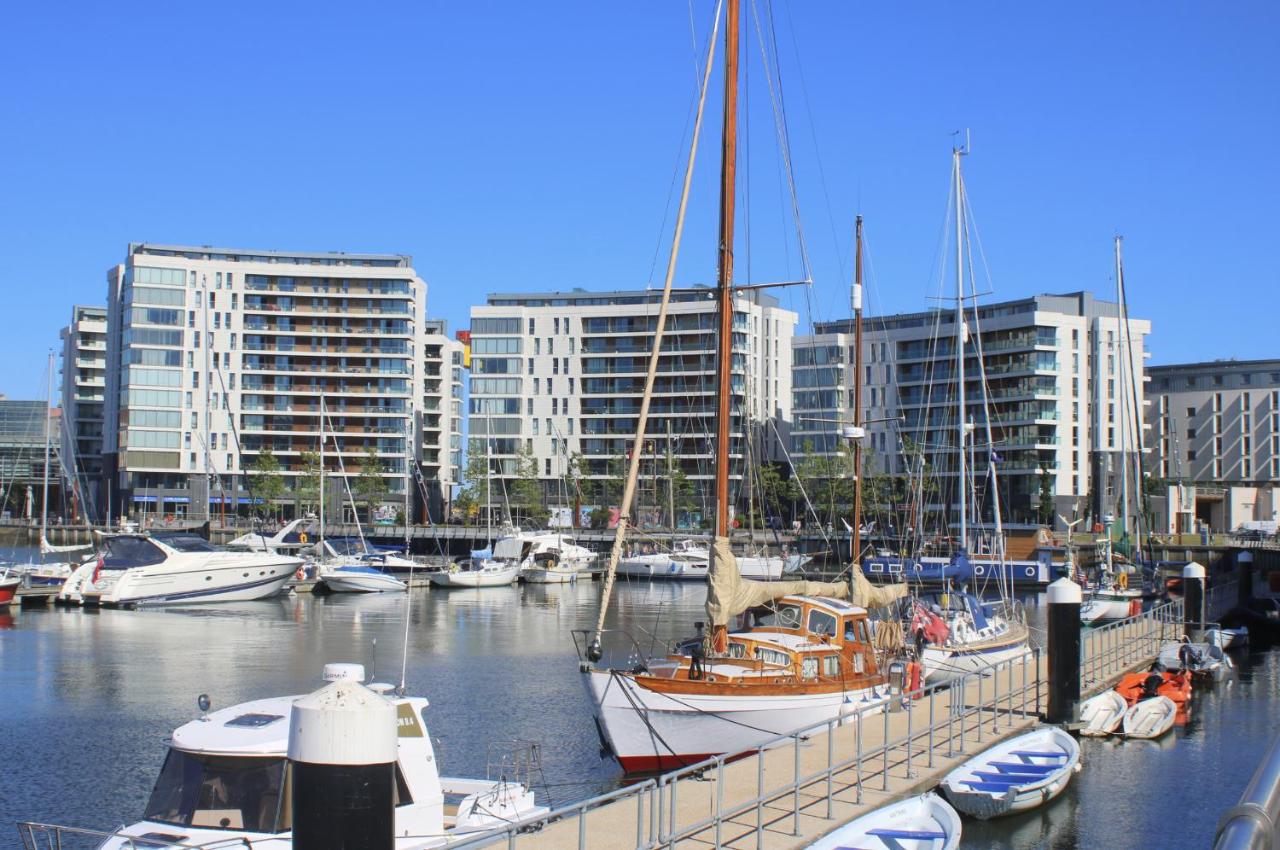 {{ hotelInfo.altText }}