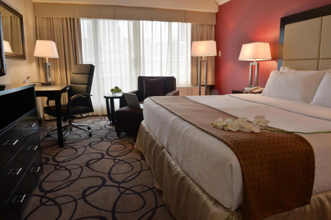 Holiday Inn Montreal Centre Ville Downtown, an IHG Hotel photo