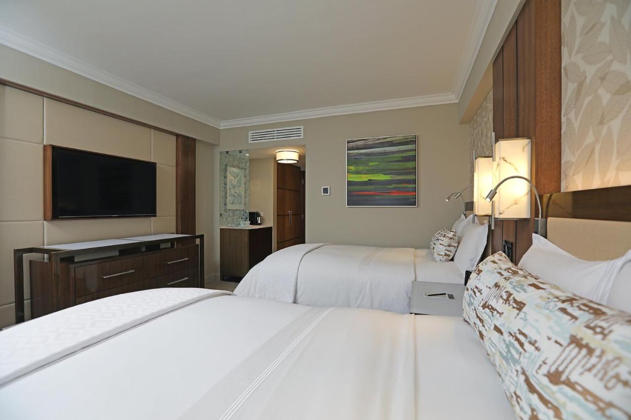 Real InterContinental at Multiplaza Mall, an IHG Hotel photo