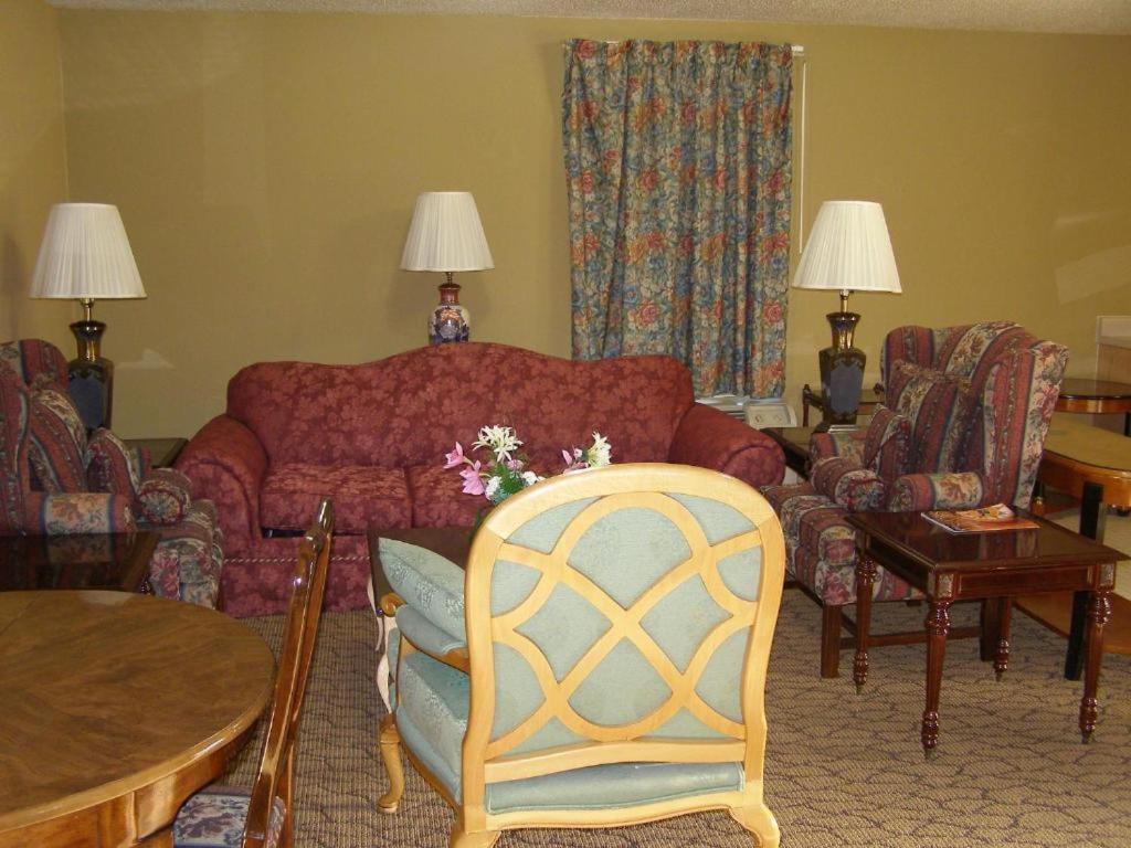 First Western Inn Caseyville — photo 18