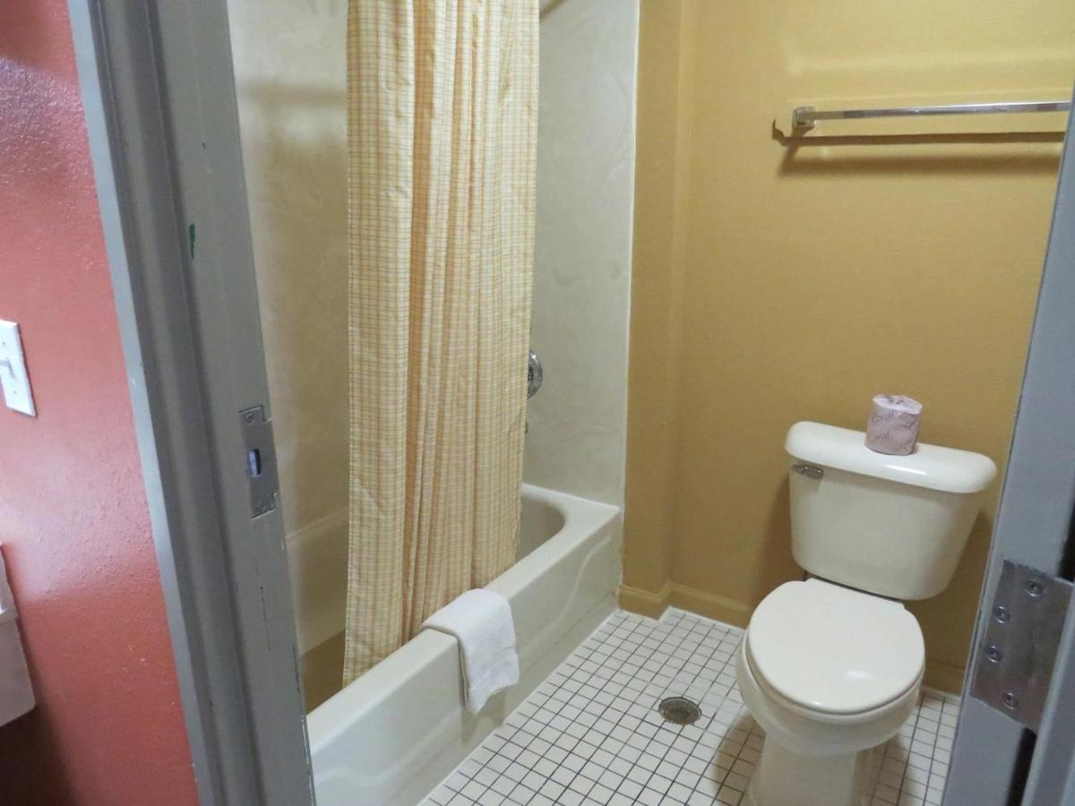 First Western Inn Caseyville — photo 20