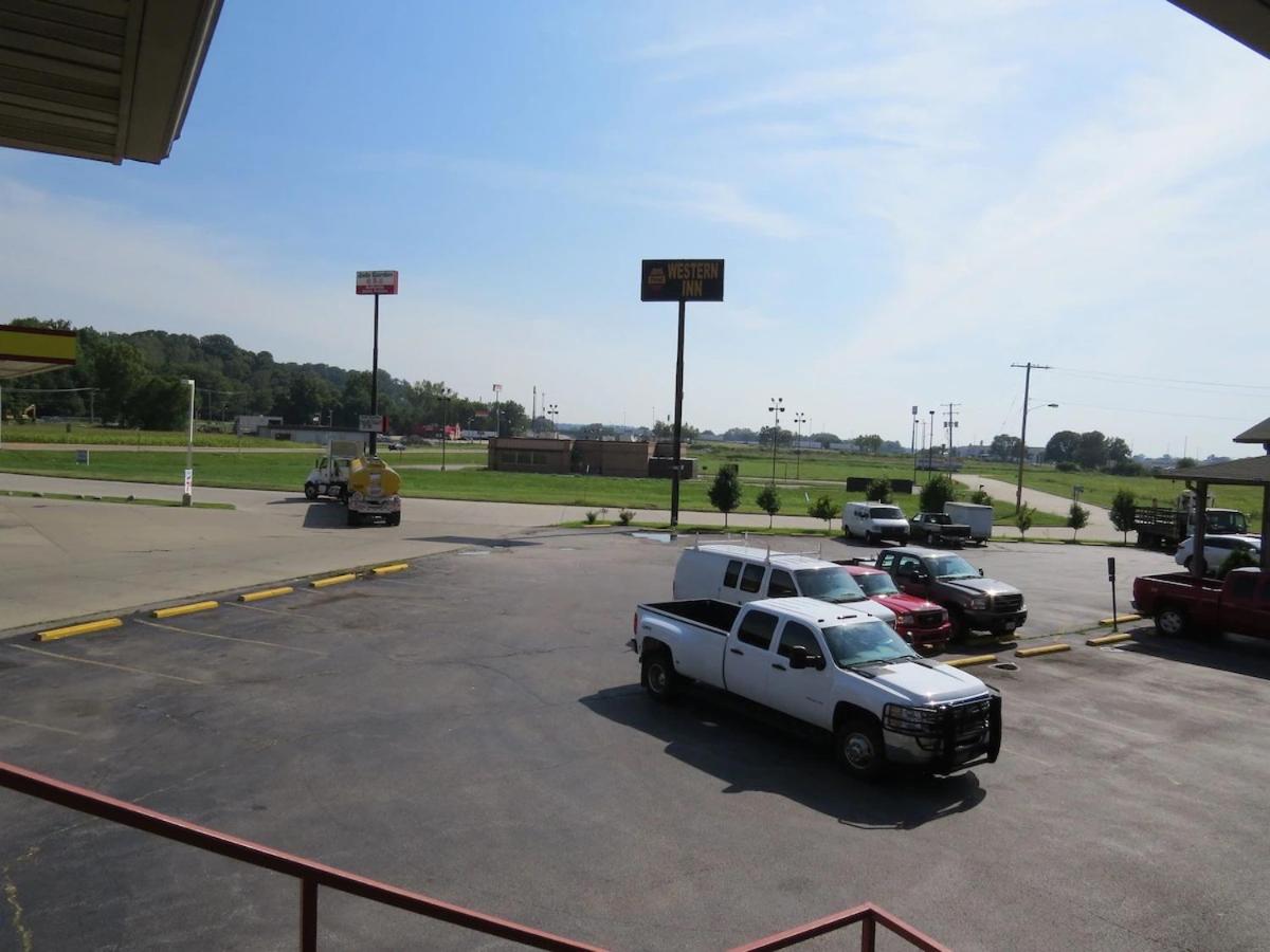 First Western Inn Caseyville — photo 24