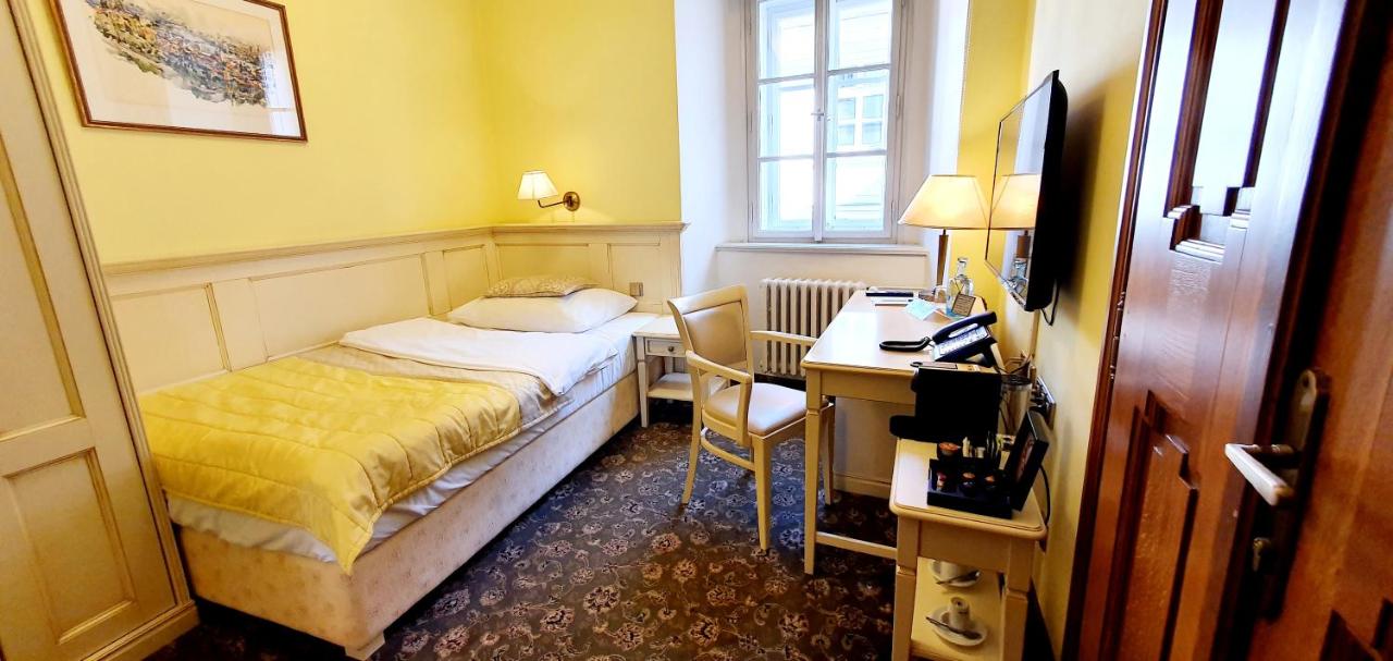 Hotel Metamorphis photo