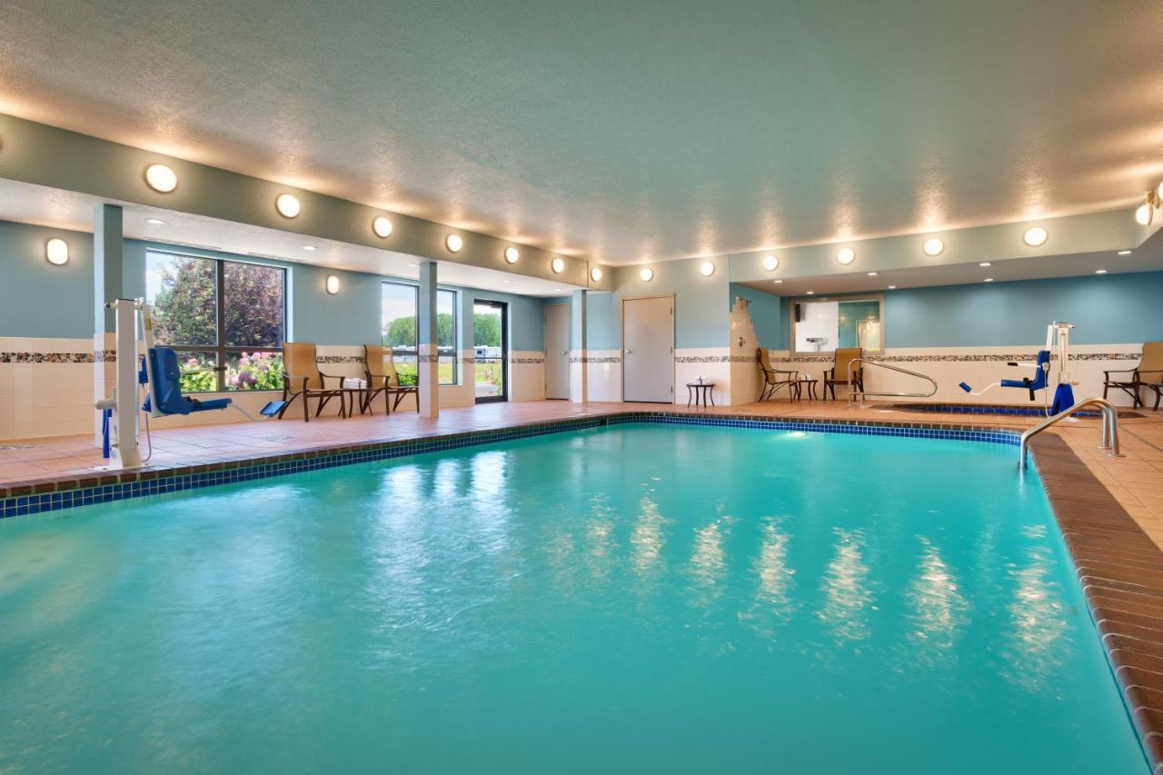 Heated swimming pool: Holiday Inn Express Billings East, an IHG Hotel