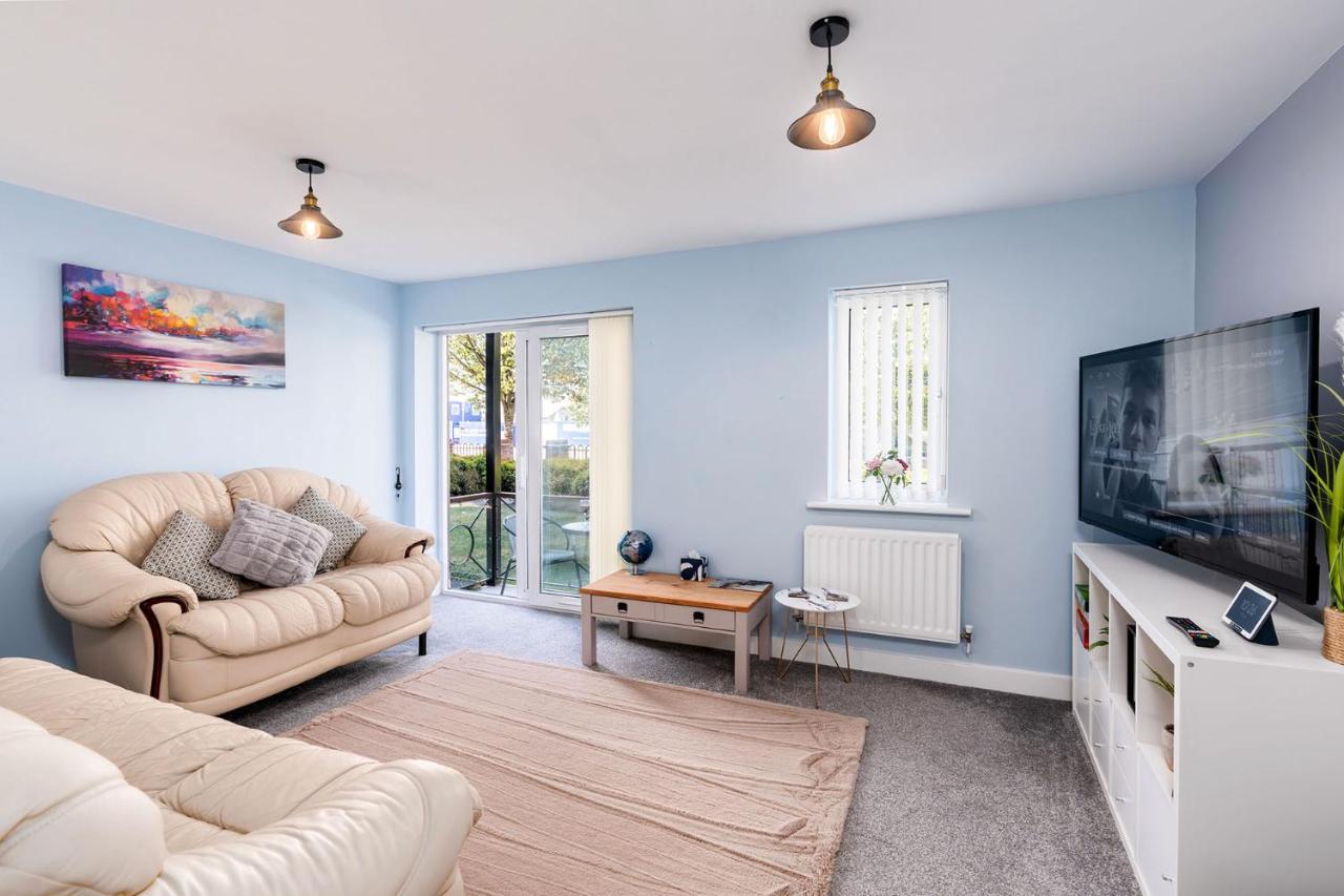 {{ hotelInfo.altText }}