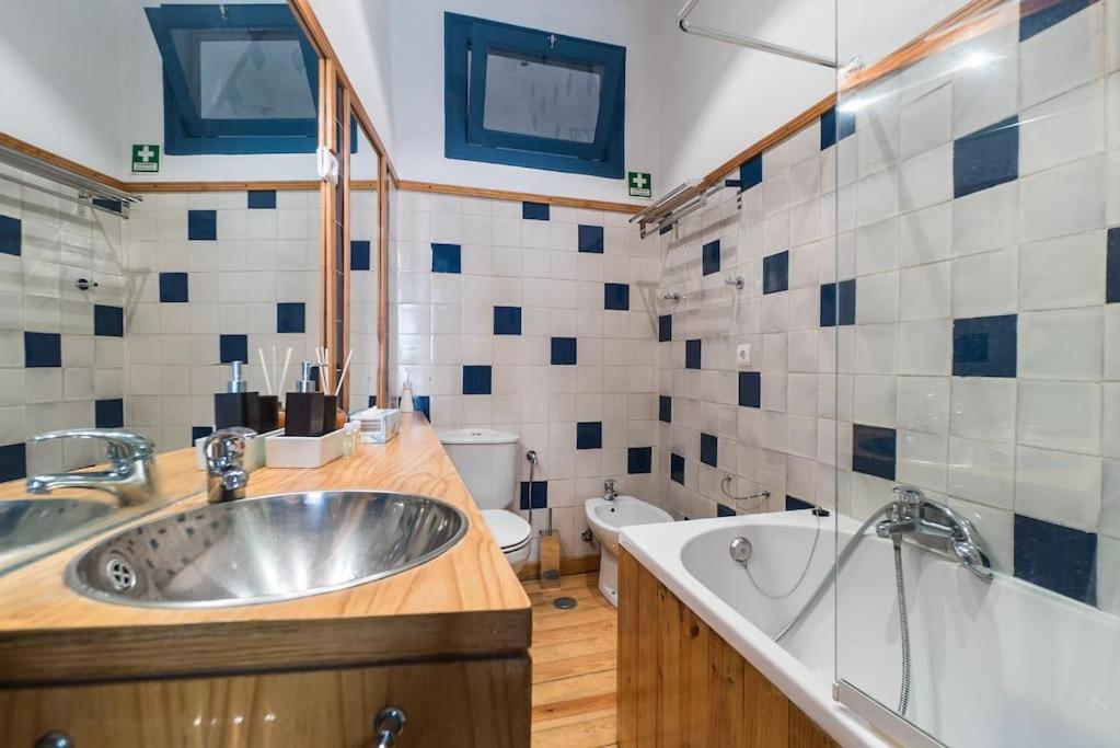 Magnificent Historical City Centre Apart with Terrace - 3