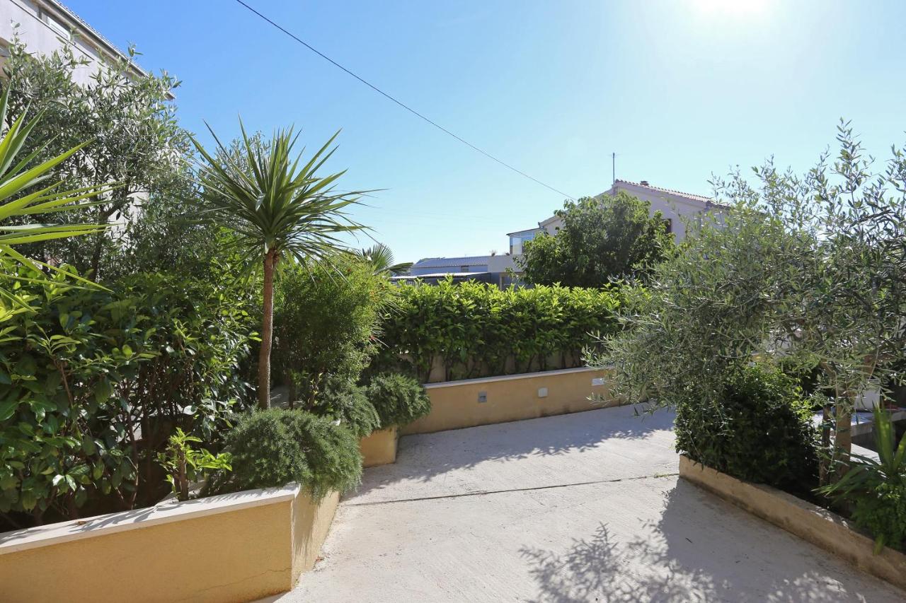 Apartments with a parking space Zrnovnica, Split - 9493 photo