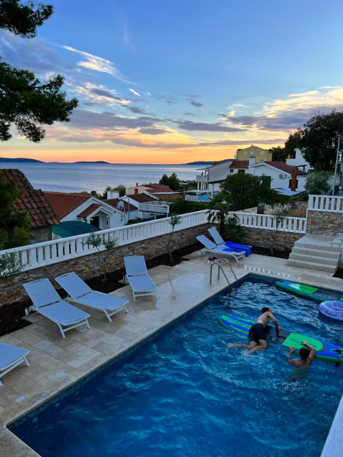 Luxury Beachfront Villa Carlisa
