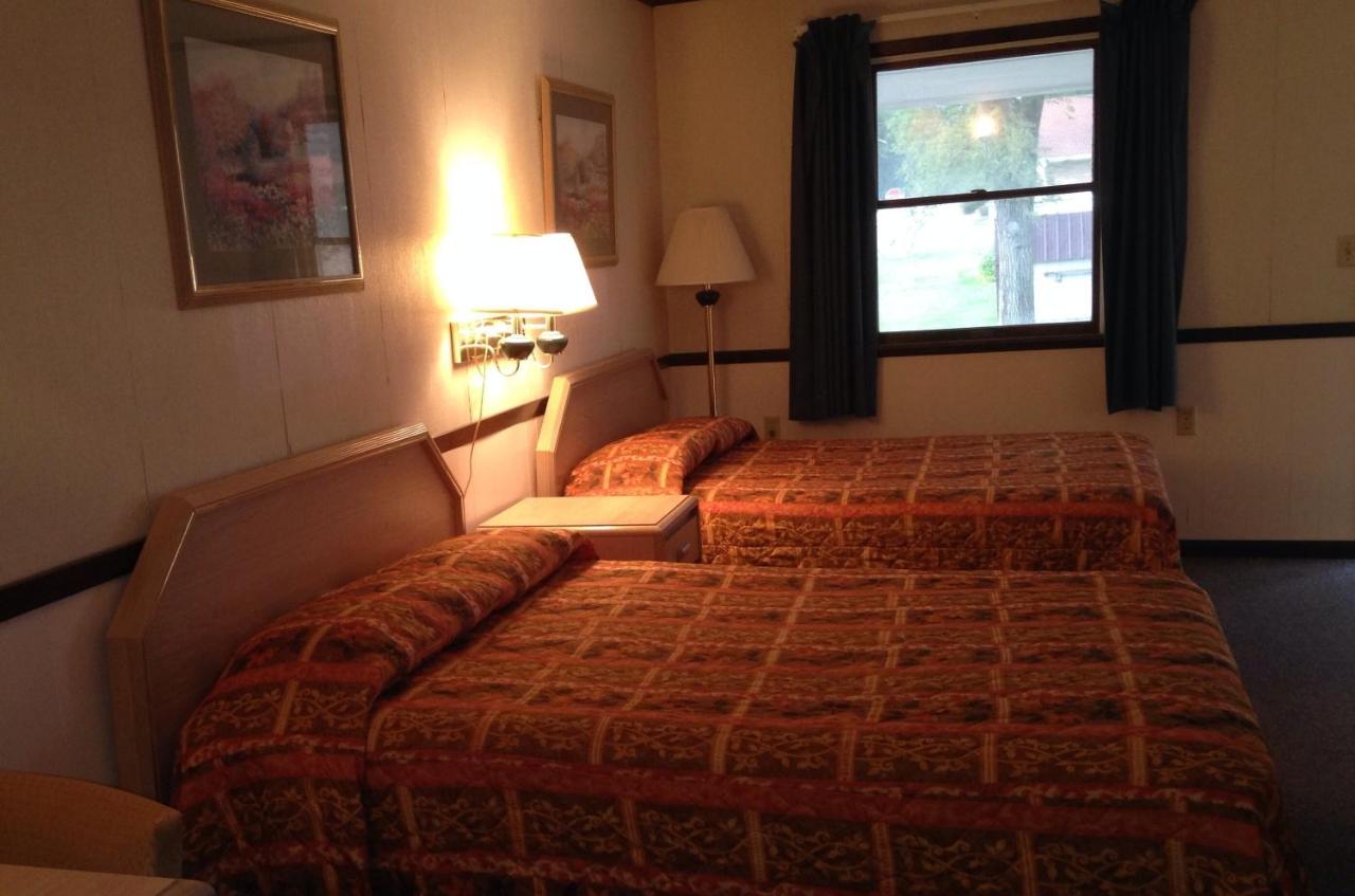 Twin Pines Motel — photo 22