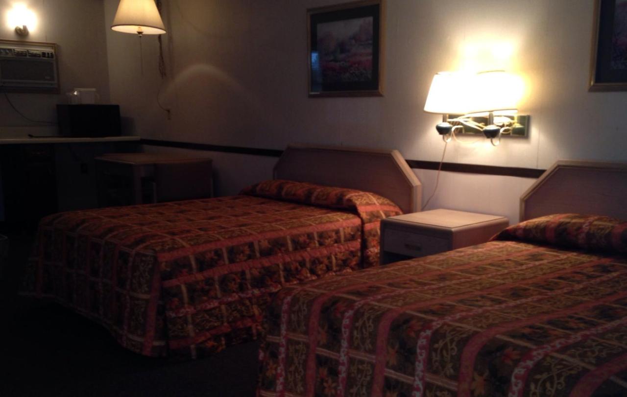 Twin Pines Motel — photo 20