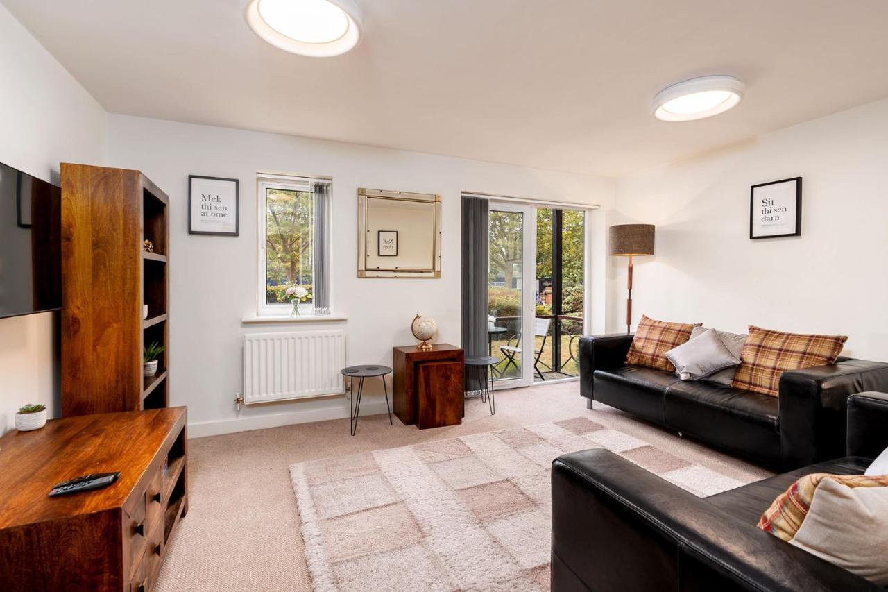 {{ hotelInfo.altText }}