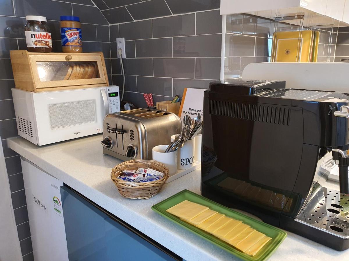 Bunk Backpackers Guesthouse - 3