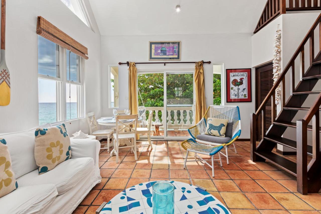 Tres Sirenas Beach Inn - 2