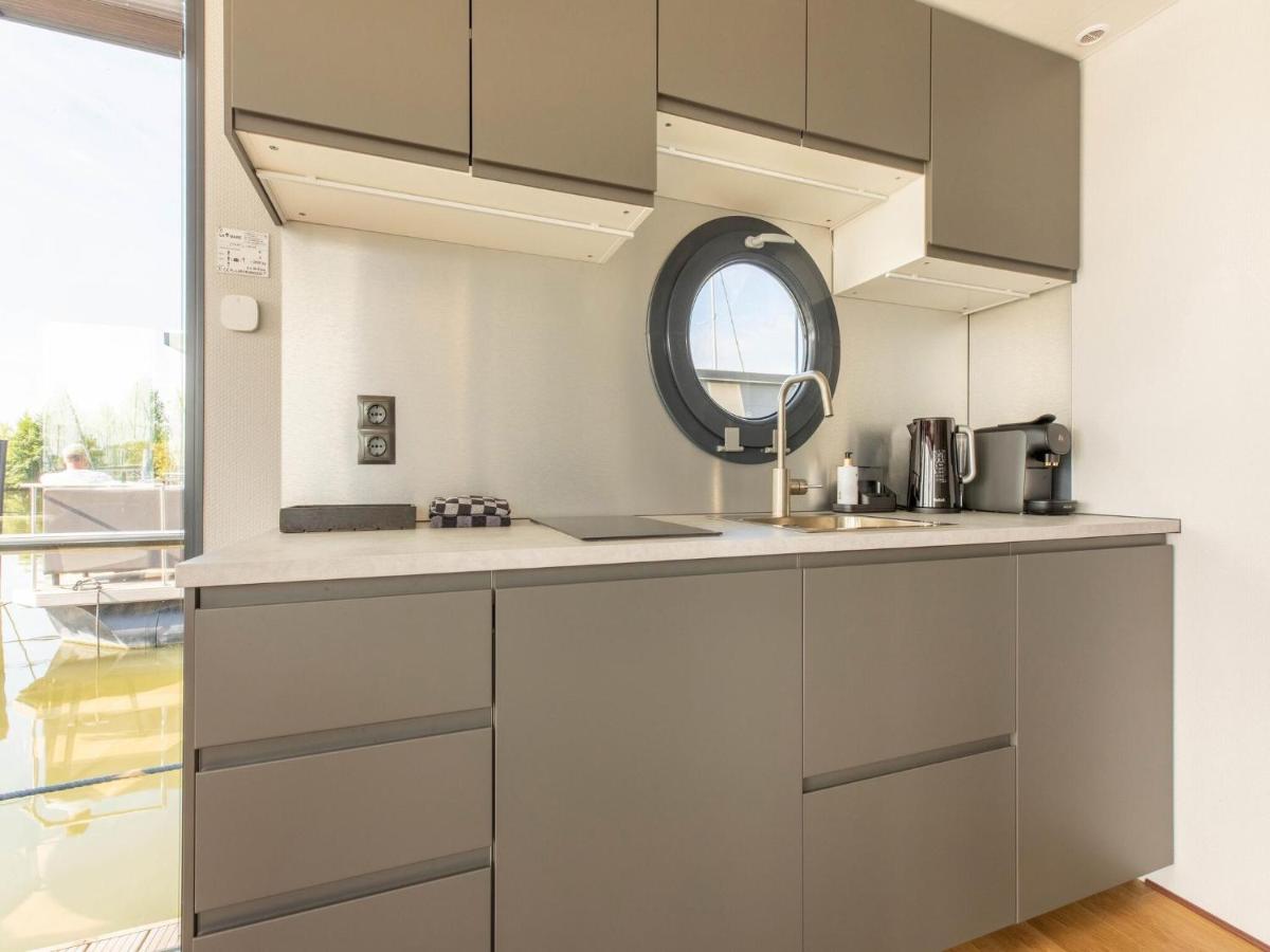 Houseboat in Volendam Marina - 3