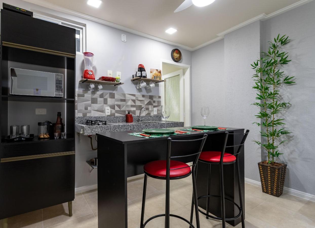 Refúgio em Copacabana - Para 4 pessoas - NSC401 Z4