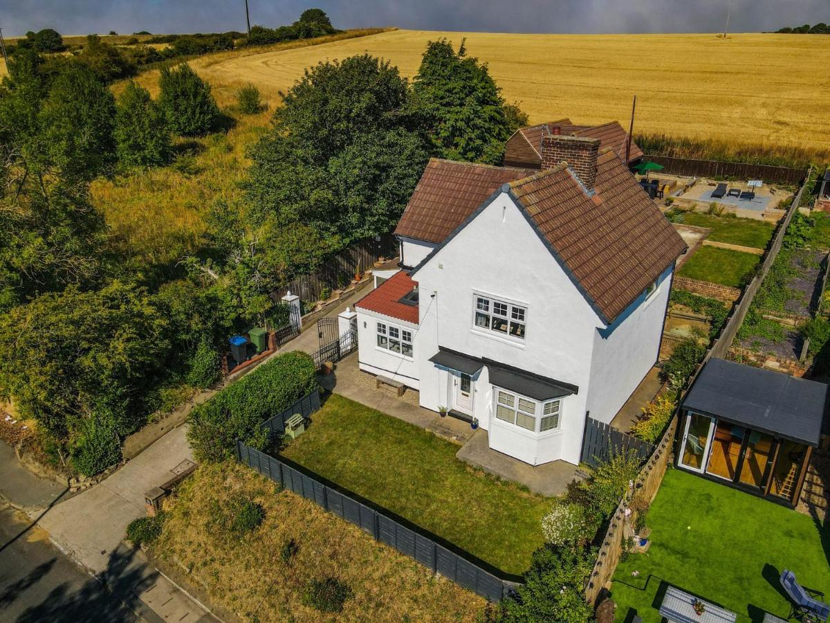 {{ hotelInfo.altText }}