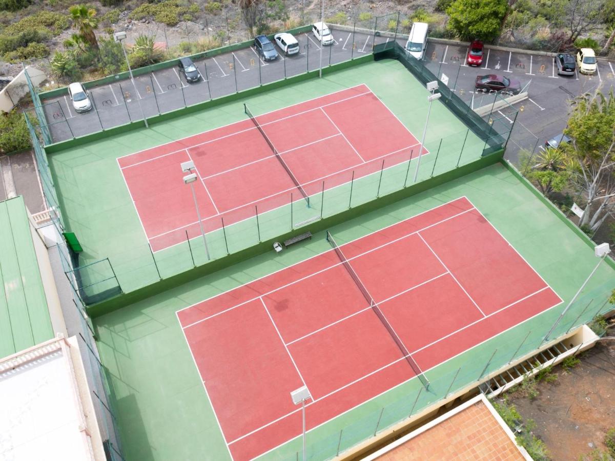 Tennis court: 1409 Luxury Paraiso sea view