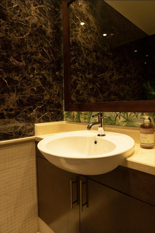 Luxury 3 BR - Direct View to Burj Khalifa - 3