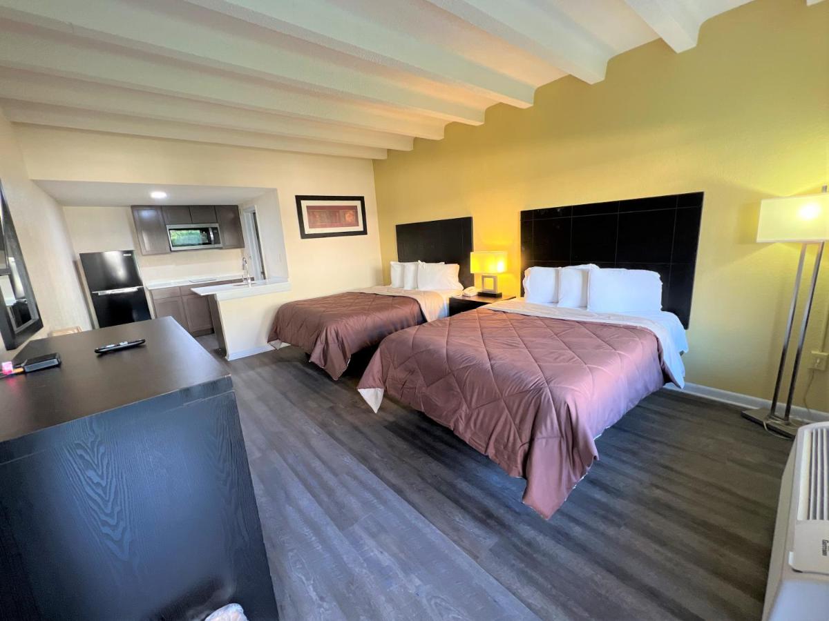 James River Inn & Suites — photo 14