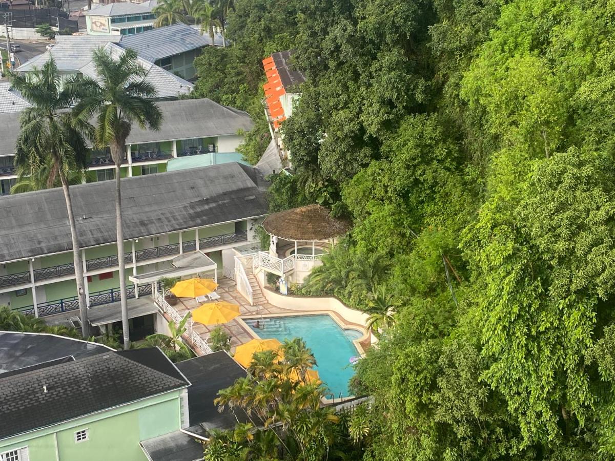 Deluxe Montego Bay Club Studio & Suites - 4