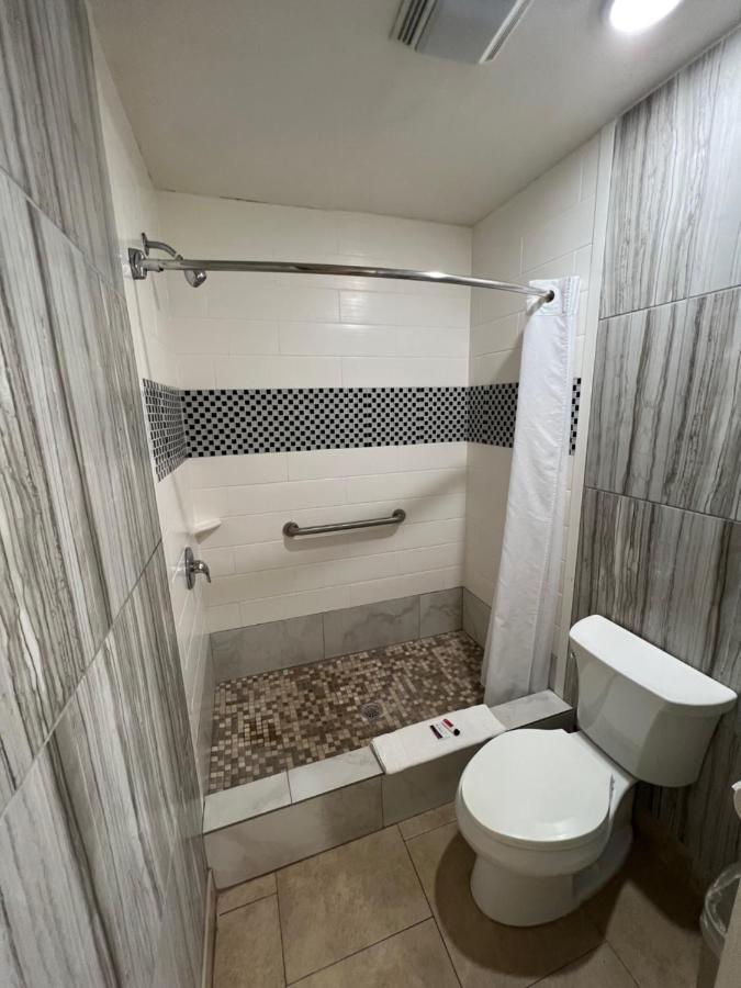Hotel 8 Mc Allen — photo 3
