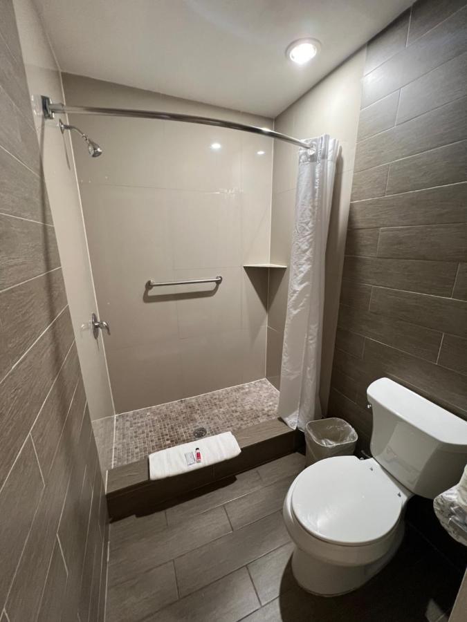 Hotel 8 Mc Allen — photo 7