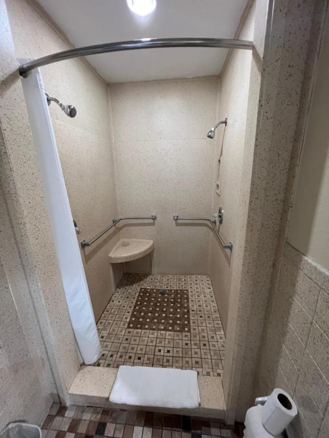 Hotel 8 Mc Allen — photo 24