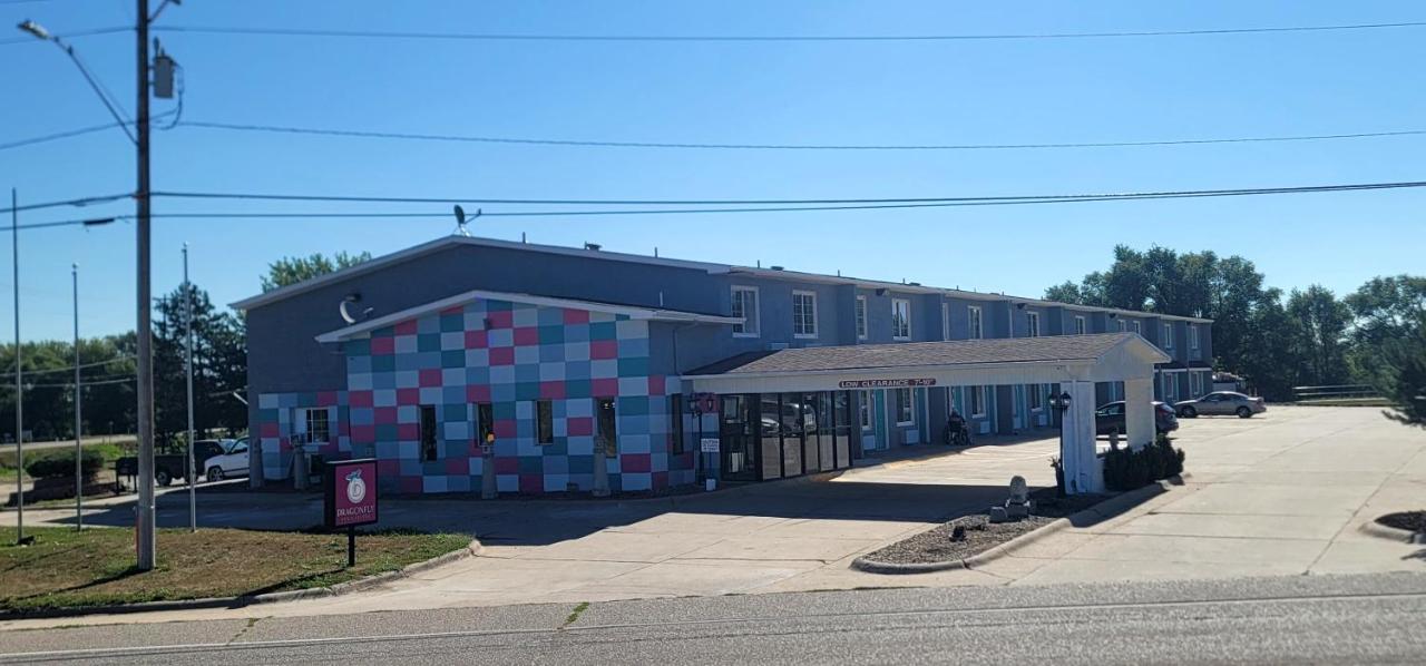 Dragonfly Inn & Suites — photo 9