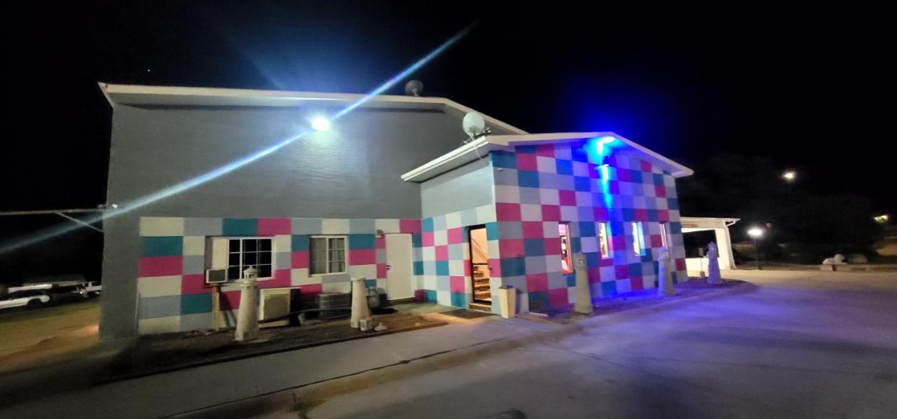 Dragonfly Inn & Suites — photo 15