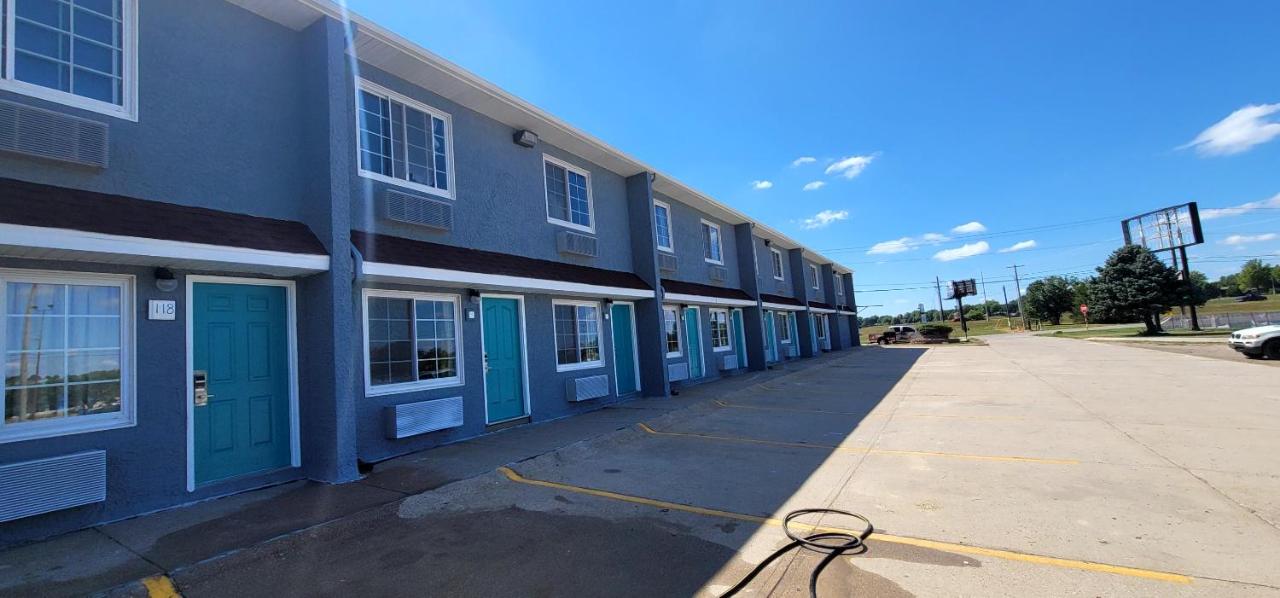 Dragonfly Inn & Suites — photo 18