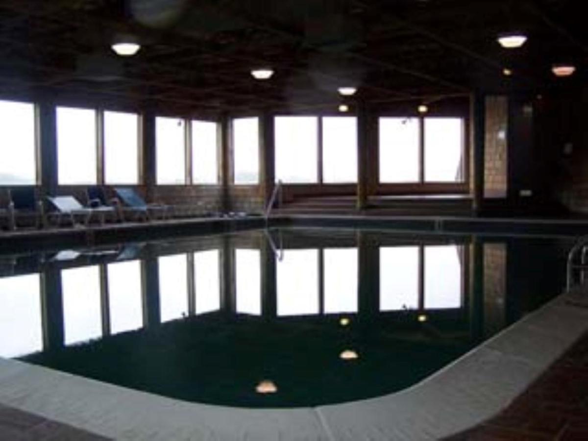Heated swimming pool: Embarcadero Resort