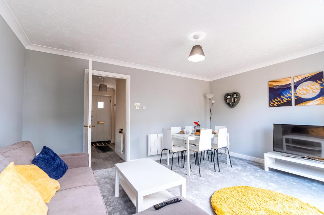 {{ hotelInfo.altText }}