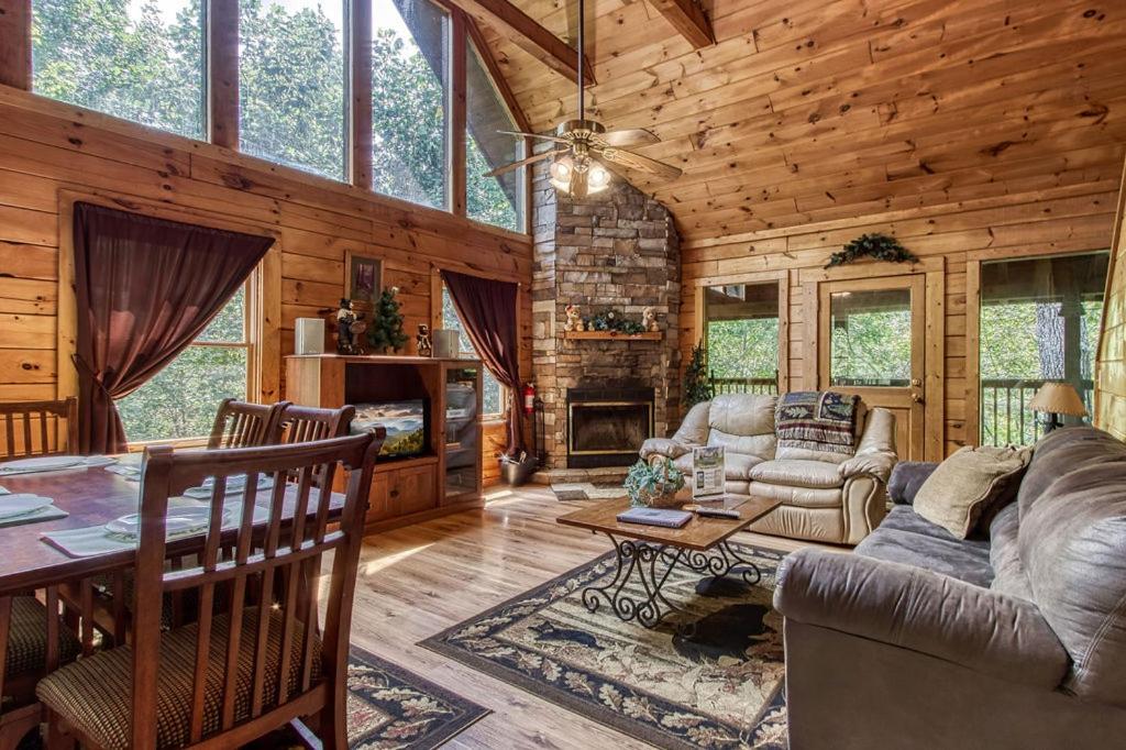Honey Bear Love Cabin — photo 11