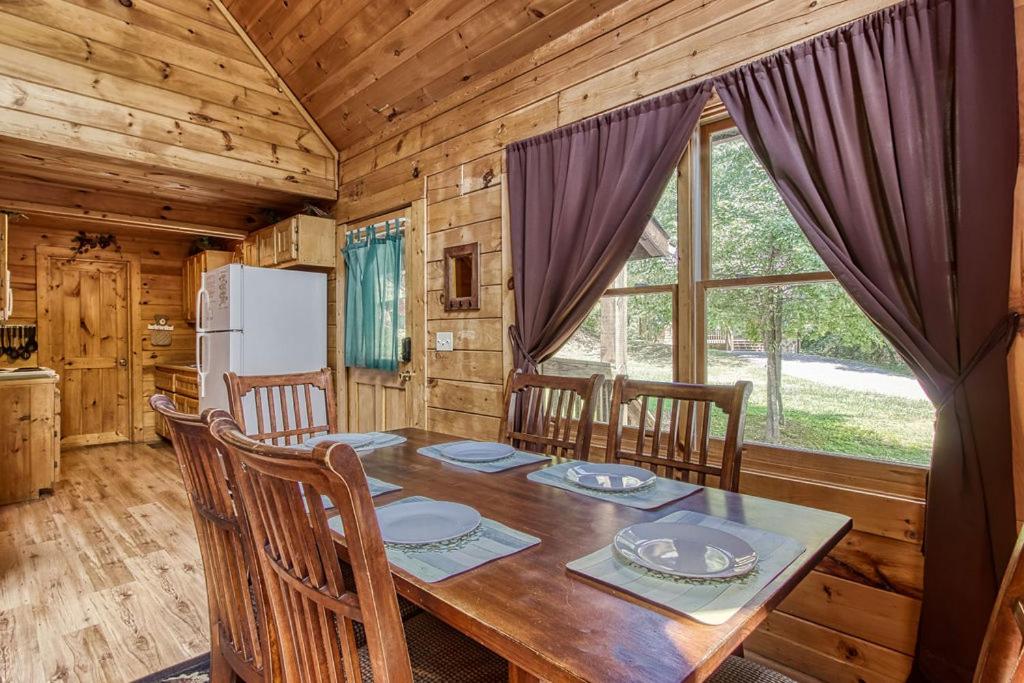 Honey Bear Love Cabin — photo 12