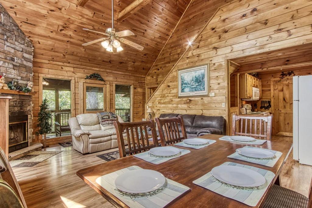 Honey Bear Love Cabin — photo 4