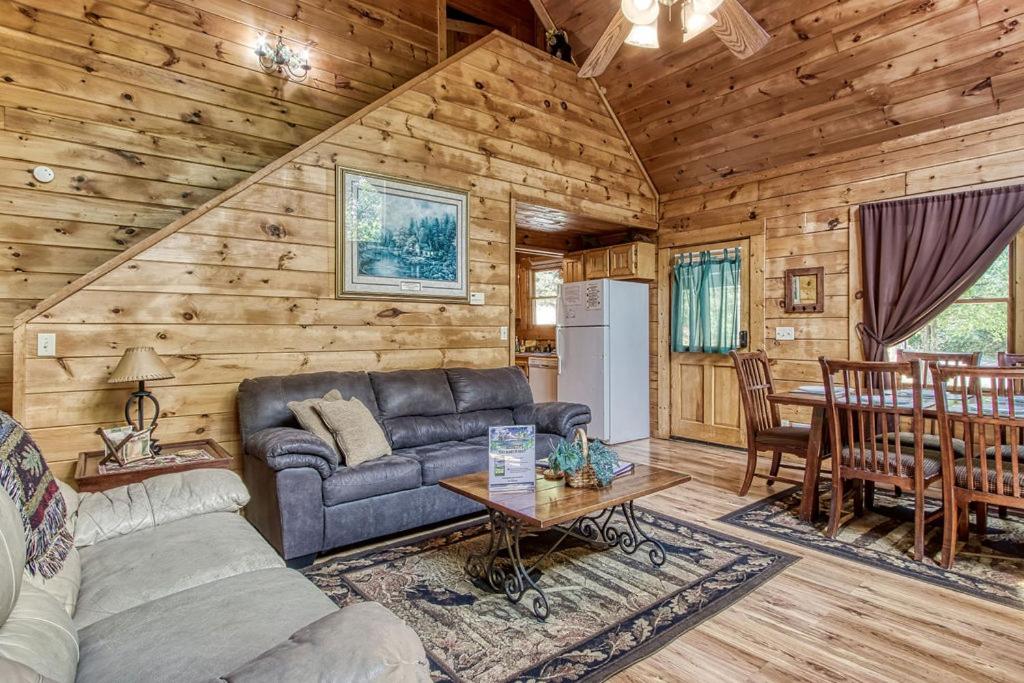 Honey Bear Love Cabin — photo 13