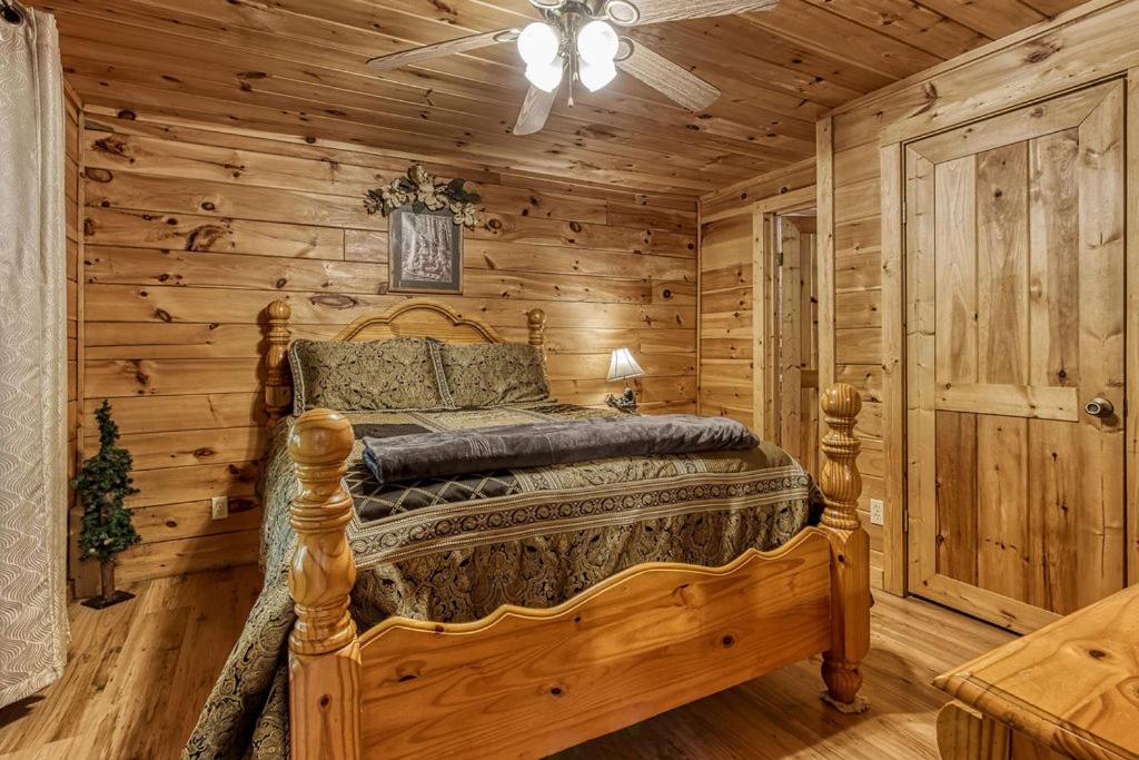 Honey Bear Love Cabin — photo 14