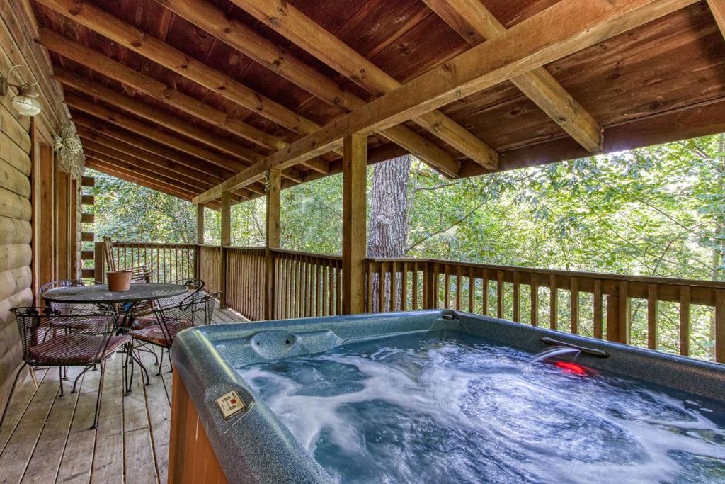 Honey Bear Love Cabin — photo 18