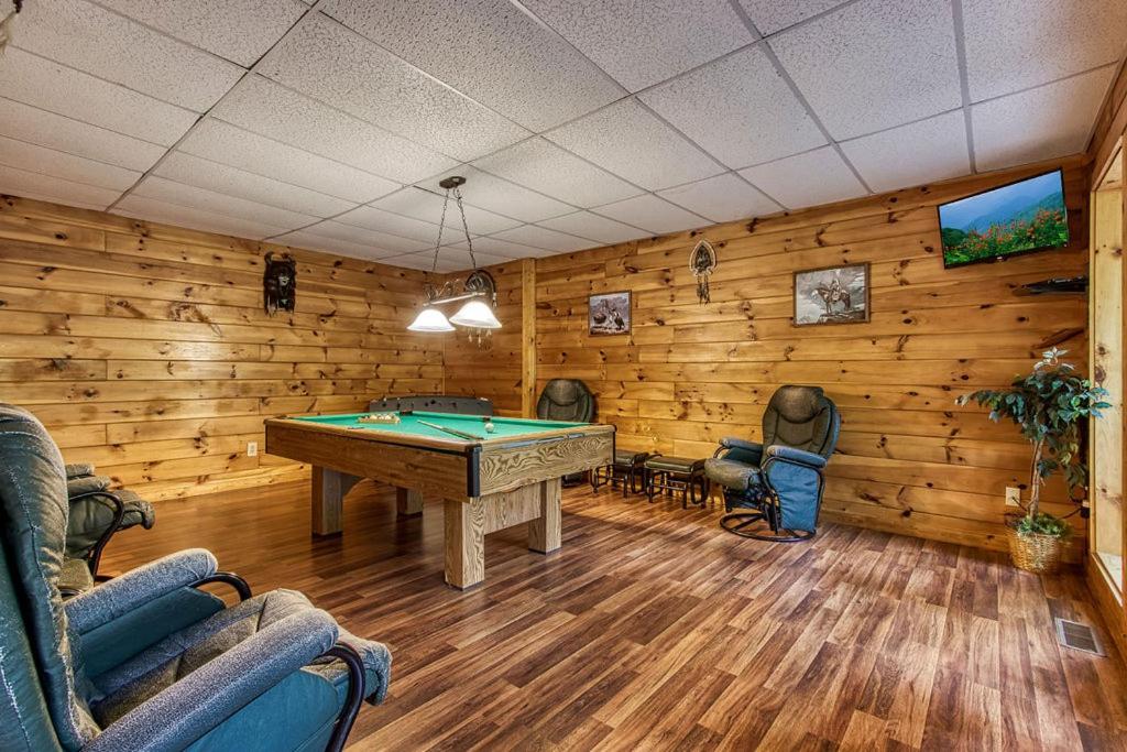 Honey Bear Love Cabin — photo 23