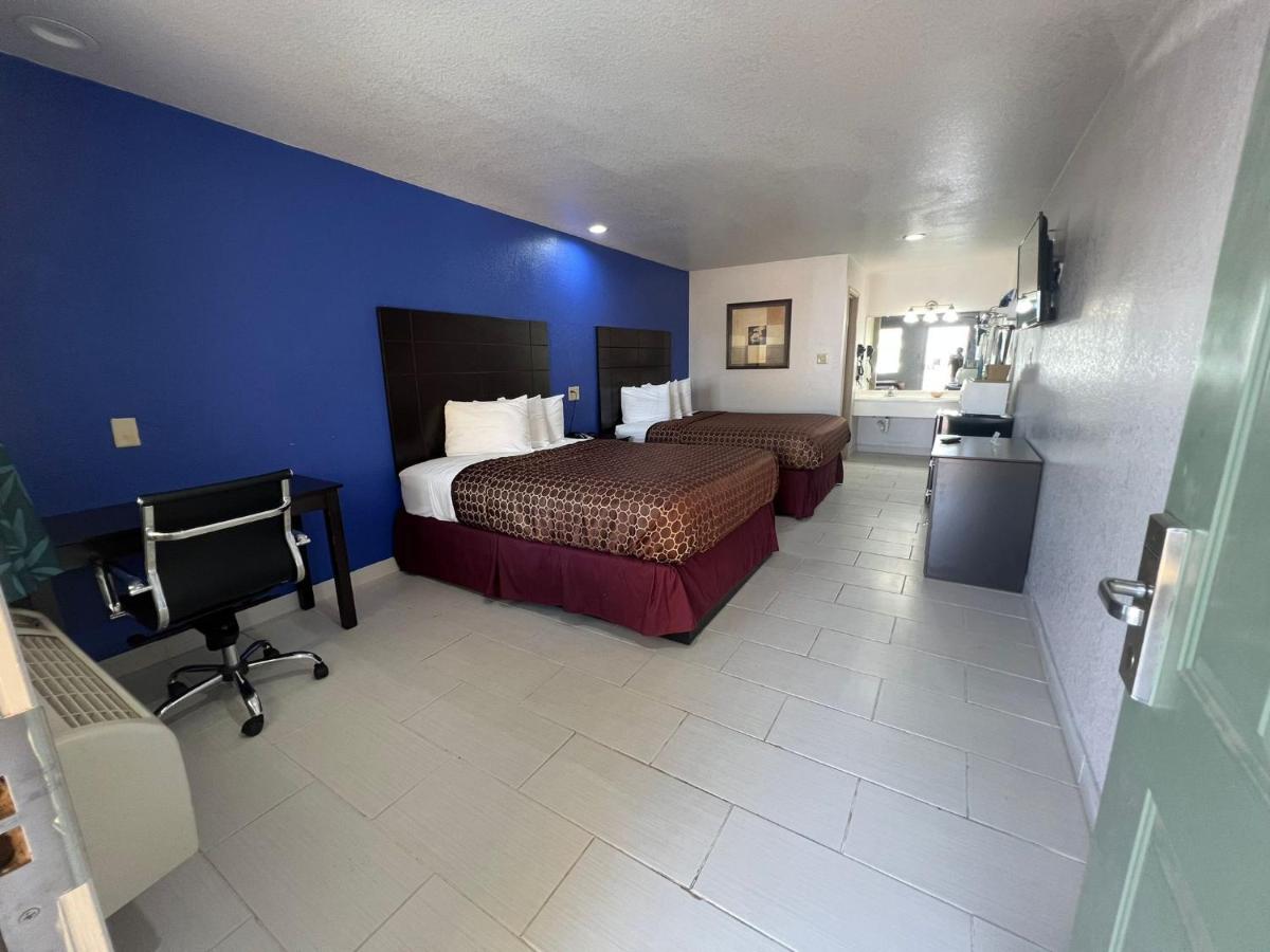 Country Hill Inn & Suite Eagle Pass — photo 9