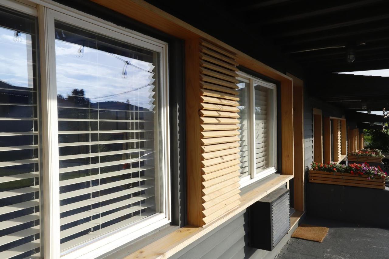 The Vine on Main — photo 11