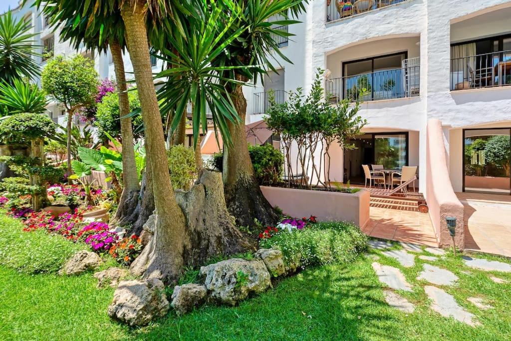 Modern 3 bed Apartment in Puerto Banus, Marbella
