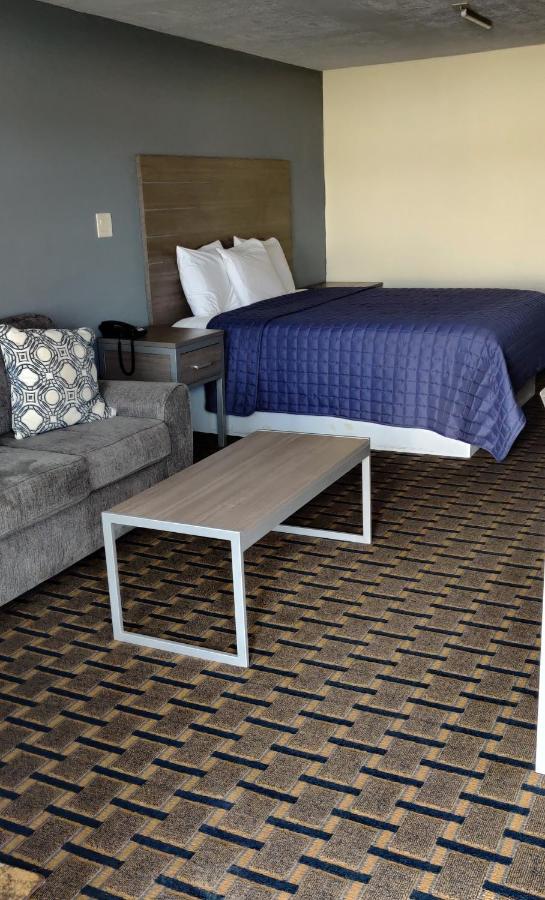 Ameristay Inn & Suites — photo 10