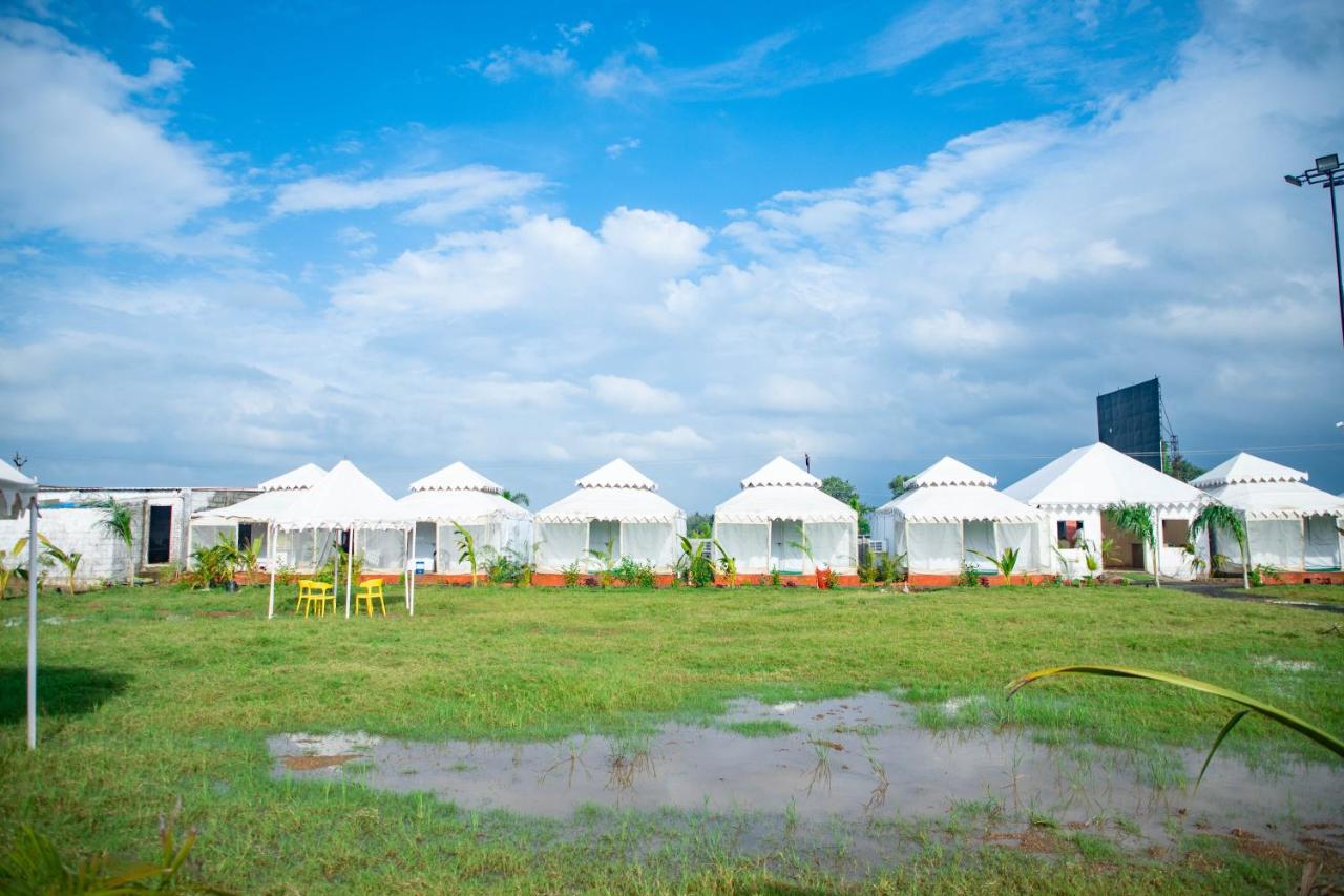 Holiday Tent Resort, Tilakvāda, India - Booking.com