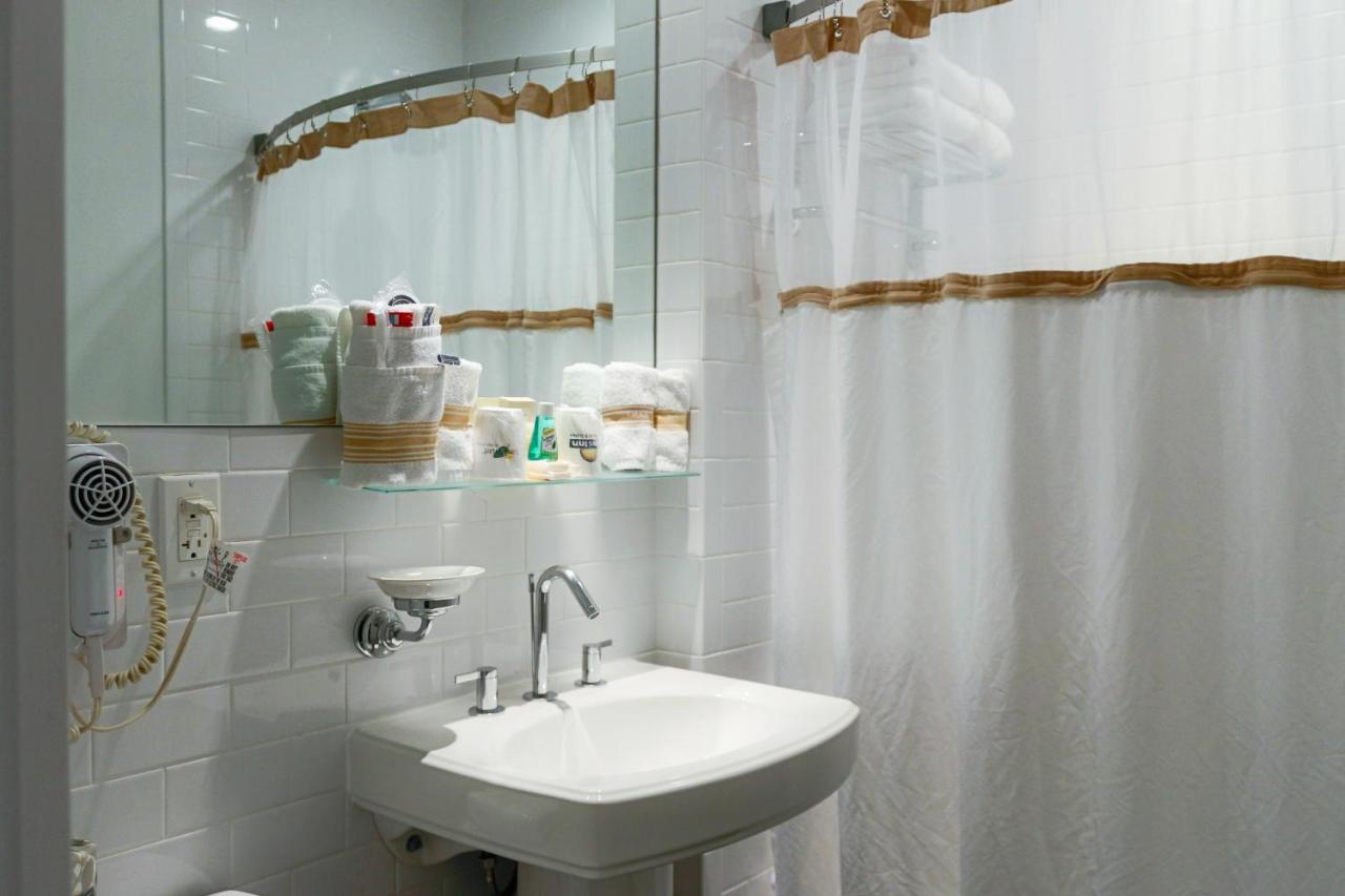 Night Hotel Broadway - 3