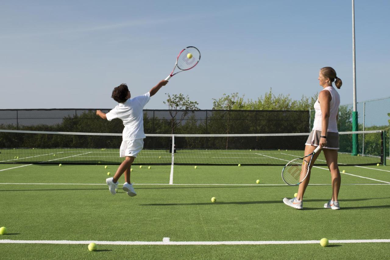 Tennis court: Nizuc Resort & Spa